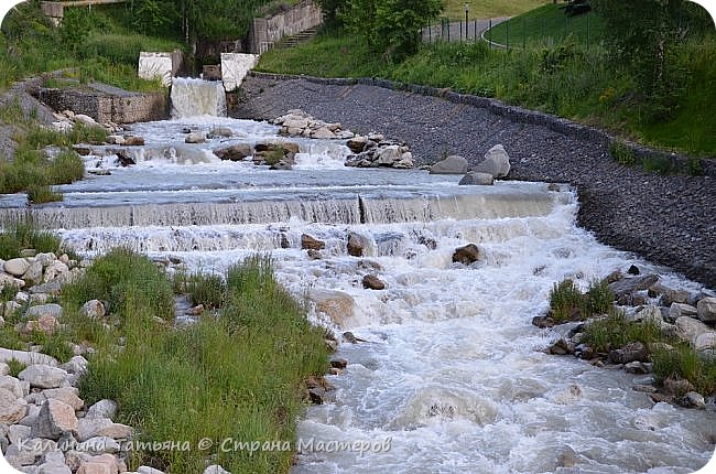 И вот спускается в Самый низ Города!Путь у неё Оооочень длинный впереди)) (фото 15)
