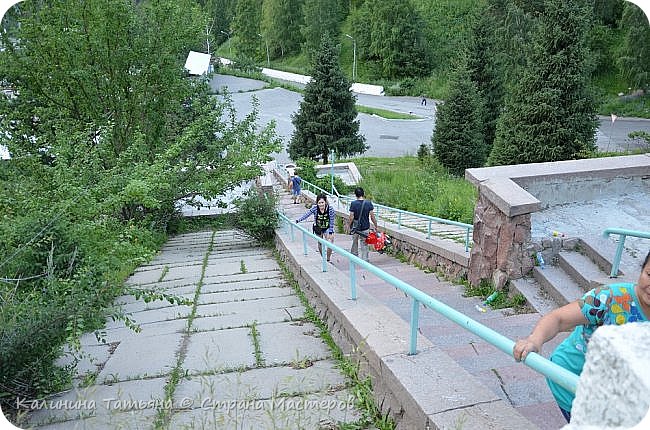 Ну а вот и начало восхождения по лестнице)))))))) Путь впереди ещё длинный))))))) порой меня охватывал истерический смех))))))))И сил идти не было совсем, но я всё же добралась до Победного конца. (фото 19)