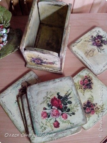Шесть подставочек примерно 16х16см. и короб для их хранения. (фото 2)
