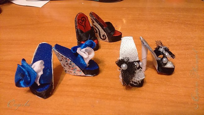 Здравствуйте, чемпионы страны! Меня попросили сделать мк на тему обуви. Я знаю многих из них по всей стране, но это всего лишь объяснение того, как я делаю обувь. В общем, идею я взяла у Смешко Алины. Меня также попросили рассказать, как я делаю обувь на платформе, и я решила объединить все в одном блоге =^3^=. Приготовьтесь, будет много фотографий. :> фото 1