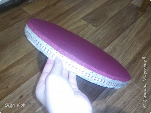 Дорогие ремесленники и мастерицы, я сделала этот бумажный торт в подарок на день рождения своей бабушке. Каждая коробка содержит пачку чая. Я украсила их бумажными цветами и стразами. В центре торта я приклеила букет цветов из шоколадных конфет. фото 10