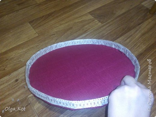 Дорогие мастерицы, я сделала этот бумажный торт в подарок на день рождения своей бабушке. Каждая коробка содержит пачку чая. Украшена бумажными цветами и стразами. В центре торта я приклеила букет цветов из шоколадных конфет. фото 11