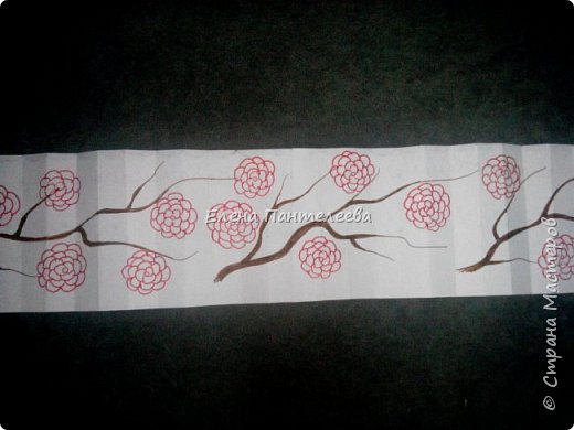 Идею создания такой ветряной мельницы я нашел в Интернете, но решил упростить задачу с материалами, чтобы они были доступны ученикам на уроках рисования. Фото 16