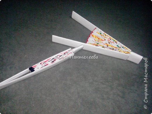 Идею изготовления такого веера я нашла в Интернете, но решила упростить задачу с материалами, чтобы сделать его доступным для учеников на моих уроках декоративно-прикладного искусства. Фото 41