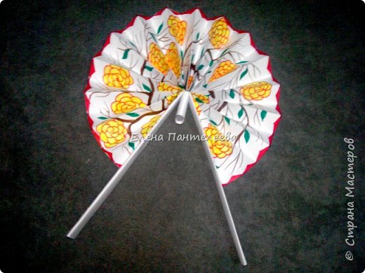 Идею такой ветряной мельницы я нашла в Интернете, но решила упростить задачу с материалами, чтобы сделать ее доступной для учеников на уроках декоративно-прикладного искусства. Фото 39