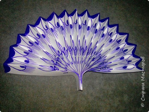 Идею создания такого веера я нашла в Интернете, но решила упростить задачу с материалами, чтобы сделать его доступным для учащихся на уроках декоративно-прикладного искусства. фото 24