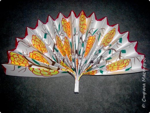 Идею создания такого веера я нашла в Интернете, но решила упростить задачу с материалами, чтобы сделать его доступным для учеников на уроках декоративно-прикладного искусства. фото 23