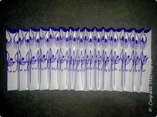 Идею такого веера я нашла в Интернете, но решила упростить задачу с материалами, чтобы сделать его доступным для детей в школе на уроках рисования. Фото 20