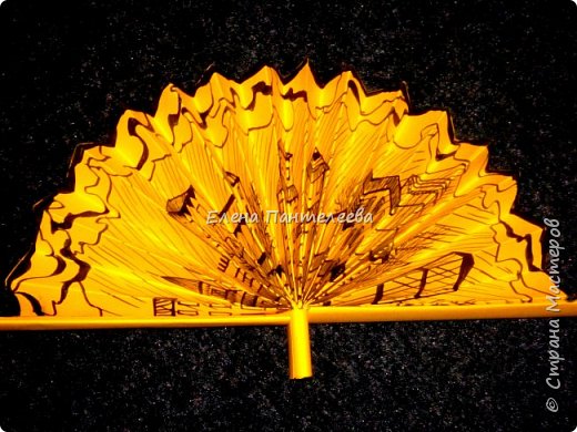 Идею создания такой ветряной мельницы я нашла в Интернете, но решила упростить материальное задание, чтобы сделать его доступным для учеников на уроках творческой деятельности. Фото 43