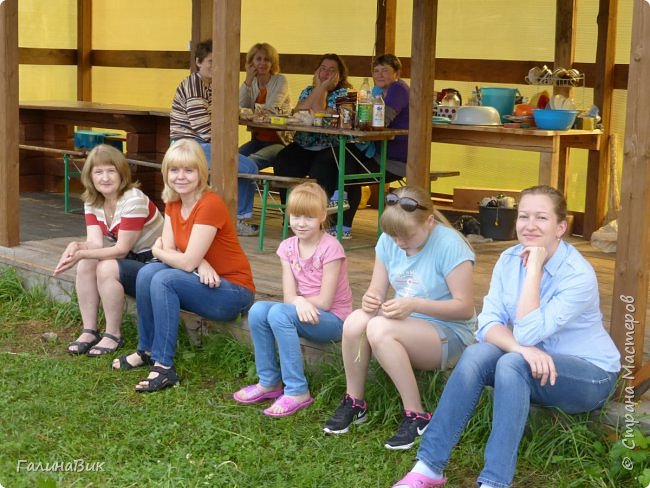 Готовимся к завтраку утром 24 июля. Слева направо: Ольга, Наталья, Ксюша, Катюша и Александра. (фото 8)