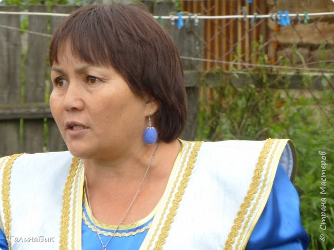 Ей помогала гостеприимная хозяйка этого дома Кулакова Раиса Ивановна. Ритуал состоял из трех частей: - почитание огня - пророчество - угощение напитком чегень (кислым коровьим молоком, из которого потом делают арачко). (фото 16)