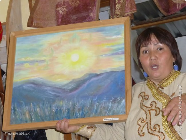 Раиса Ивановна - замечательная художница, великолепная рассказчица и очень жизнерадостный человек. Все свои картины комментировала очень эмоционально. Очень часто сюжеты полотен приходили и приходят к ней во сне. Многие являются пророческими. Картина