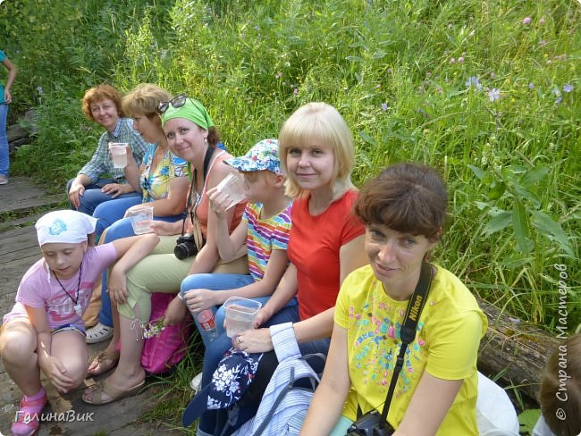 25 июля был организован поход на зообазу. Перед въездом в село Черга есть указатель "Зообаза", которая является и базой отдыха, и мини-зоопарком. Дорога оказалась длиннее, чем я предполагала. фото 45