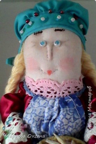 на голове русский головной старинный убор "Повойник" или ещё называют "Сорока" (фото 5)