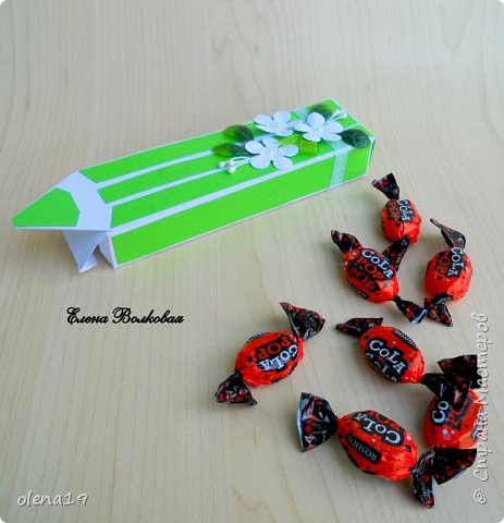 Коробки в форме карандаша для различных мелких подарочков могут пригодиться к 1 сентября, дню учителя. Наполнение может быть любым: конфетки, небольшая шоколадка, канцелярские принадлежности. фото 2