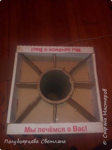 Я взяла две трубы разного диаметра, для того, чтобы снизу ваза была изящная,пробовала одного диаметра,не получилось такого эффекта. (фото 4)