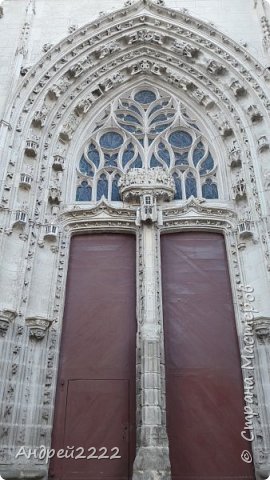 Одна из самых красивых архитектурных и исторических достопримечательностей- Собор Петра и Павла. (фото 4)