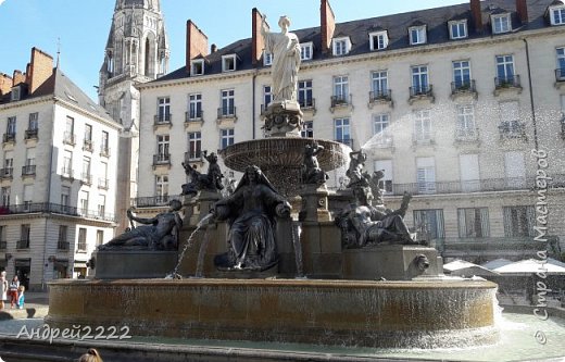 Фонтан на одной из площадей. (фото 9)